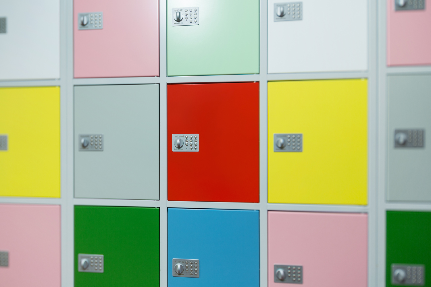 astradirect Schließfach, Sekundarschule Quedlinburg Das Schließfach von astradirect, in der Sekundarschule in Quedlinburg. Fotos von Stefan Laus