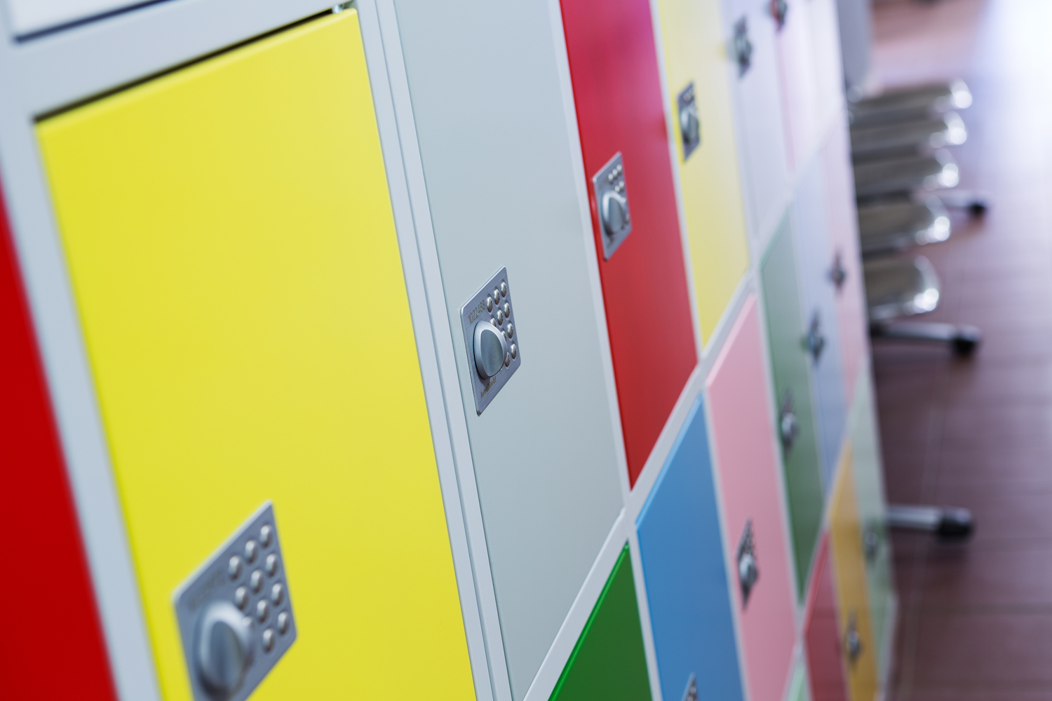 astradirect Schließfach, Sekundarschule Quedlinburg Das Schließfach von astradirect, in der Sekundarschule in Quedlinburg. Fotos von Stefan Laus