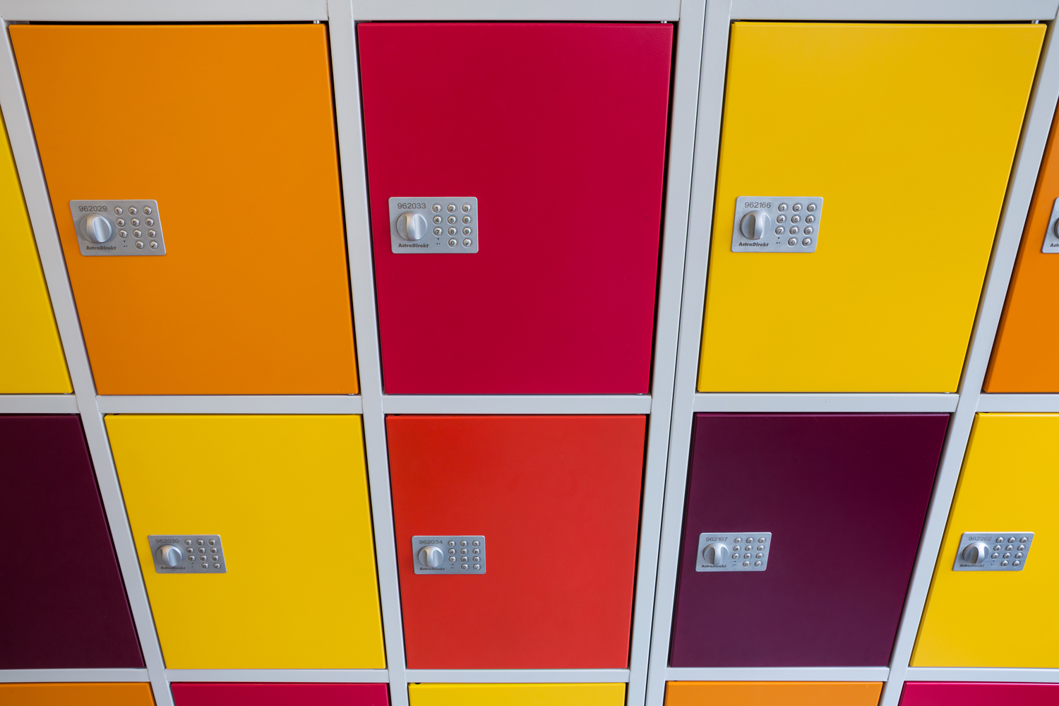 astradirect Schließfachanlagen, Staatlichen Regelschule Nöbdenitz Das Schließfach von astradirect, in der Staatlichen Regelschule in Nöbdenitz. Fotos von Stefan Laus
