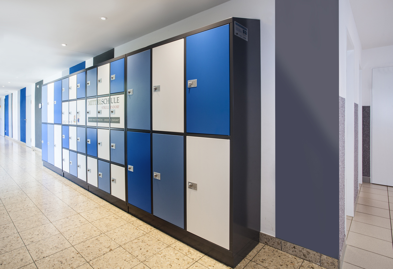 astradirect Schließfachanlagen, Strullendorf Mittelschule Das Schließfach von astradirect, in der Strullendorf Mittelschule. Fotos von Stefan Laus